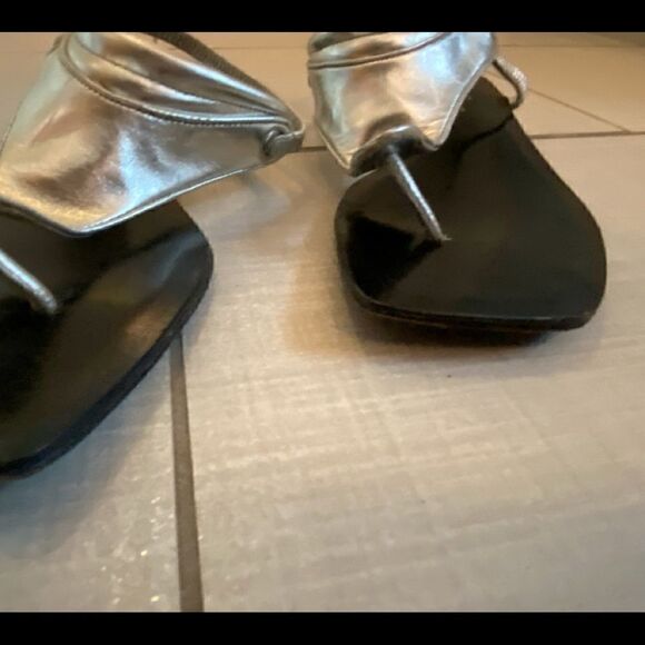 EUC KENNETH COLE preloved silver sandals - Picture 6 of 10